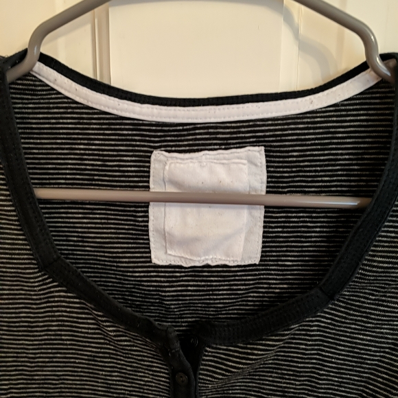 Women's Macy's Long Sleeves Black And White Striped Size XS EXTRA SMALL Buttoned - Picture 2 of 5